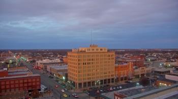 Weather camera view of First National Bank-Hutchinson.