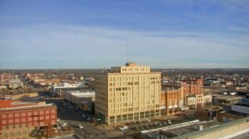 Weather camera view of First National Bank-Hutchinson.