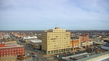 Weather camera view of First National Bank-Hutchinson.