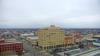 Weather camera view of First National Bank-Hutchinson.