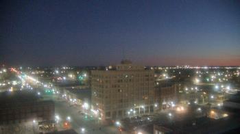 Weather camera view of First National Bank-Hutchinson.