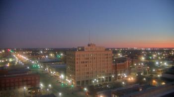Weather camera view of First National Bank-Hutchinson.