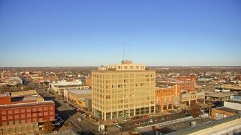 Weather camera view of First National Bank-Hutchinson.
