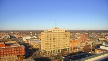 Weather camera view of First National Bank-Hutchinson.