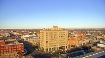 Weather camera view of First National Bank-Hutchinson.