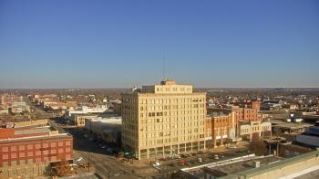 Weather camera view of First National Bank-Hutchinson.