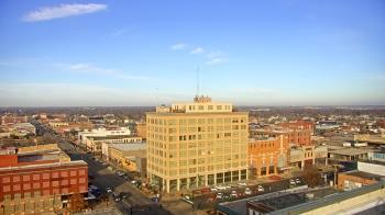 Weather camera view of First National Bank-Hutchinson.