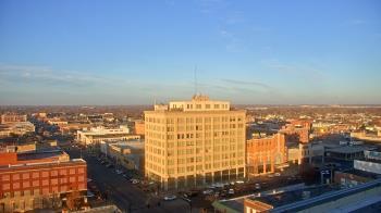 Weather camera view of First National Bank-Hutchinson.