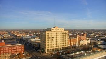 Weather camera view of First National Bank-Hutchinson.