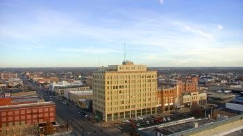 Weather camera view of First National Bank-Hutchinson.