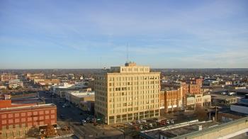 Weather camera view of First National Bank-Hutchinson.