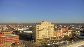 Weather camera view of First National Bank-Hutchinson.