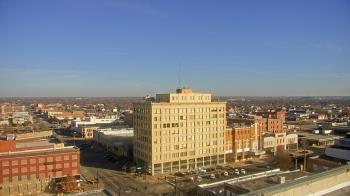 Weather camera view of First National Bank-Hutchinson.