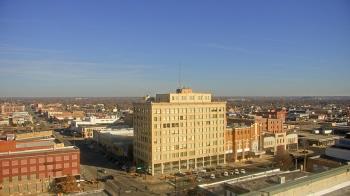 Weather camera view of First National Bank-Hutchinson.