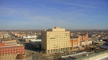 Weather camera view of First National Bank-Hutchinson.
