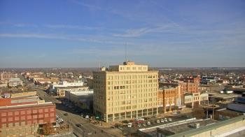 Weather camera view of First National Bank-Hutchinson.