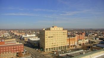 Weather camera view of First National Bank-Hutchinson.