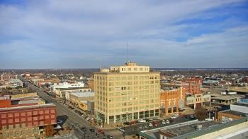Weather camera view of First National Bank-Hutchinson.