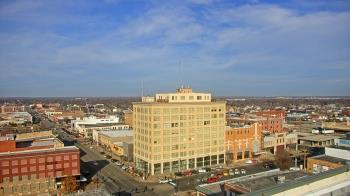 Weather camera view of First National Bank-Hutchinson.