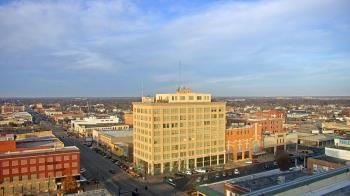 Weather camera view of First National Bank-Hutchinson.