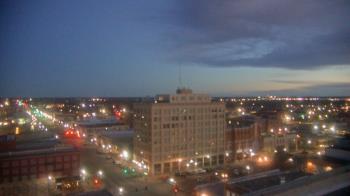 Weather camera view of First National Bank-Hutchinson.