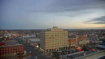Weather camera view of First National Bank-Hutchinson.