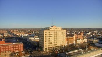 Weather camera view of First National Bank-Hutchinson.