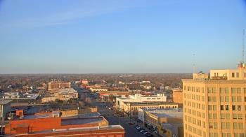 Weather camera view of First National Bank-Hutchinson.