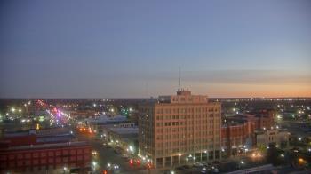 Weather camera view of First National Bank-Hutchinson.