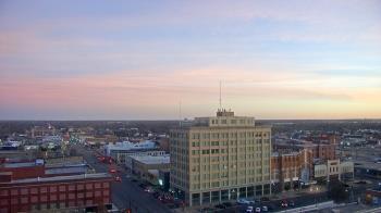 Weather camera view of First National Bank-Hutchinson.