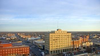 Weather camera view of First National Bank-Hutchinson.