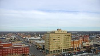 Weather camera view of First National Bank-Hutchinson.