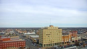 Weather camera view of First National Bank-Hutchinson.