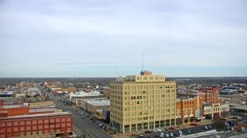 Weather camera view of First National Bank-Hutchinson.