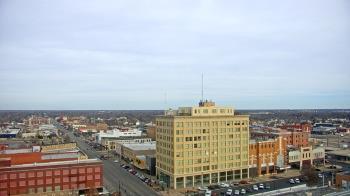Weather camera view of First National Bank-Hutchinson.
