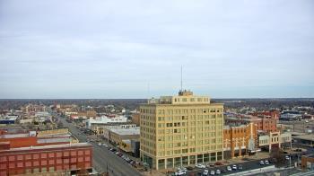 Weather camera view of First National Bank-Hutchinson.