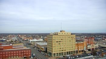 Weather camera view of First National Bank-Hutchinson.