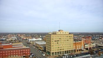 Weather camera view of First National Bank-Hutchinson.
