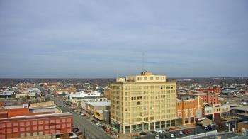 Weather camera view of First National Bank-Hutchinson.
