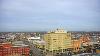 Weather camera view of First National Bank-Hutchinson.