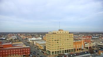 Weather camera view of First National Bank-Hutchinson.
