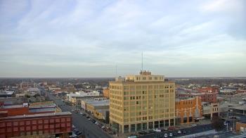 Weather camera view of First National Bank-Hutchinson.
