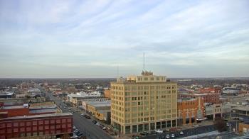 Weather camera view of First National Bank-Hutchinson.