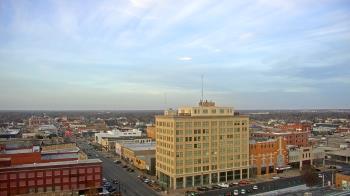Weather camera view of First National Bank-Hutchinson.