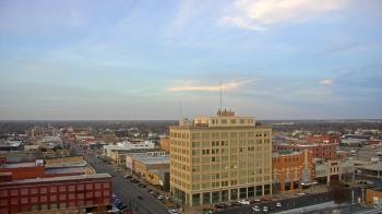 Weather camera view of First National Bank-Hutchinson.