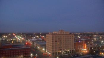 Weather camera view of First National Bank-Hutchinson.