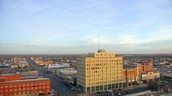 Weather camera view of First National Bank-Hutchinson.