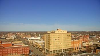 Weather camera view of First National Bank-Hutchinson.