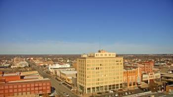 Weather camera view of First National Bank-Hutchinson.