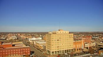 Weather camera view of First National Bank-Hutchinson.